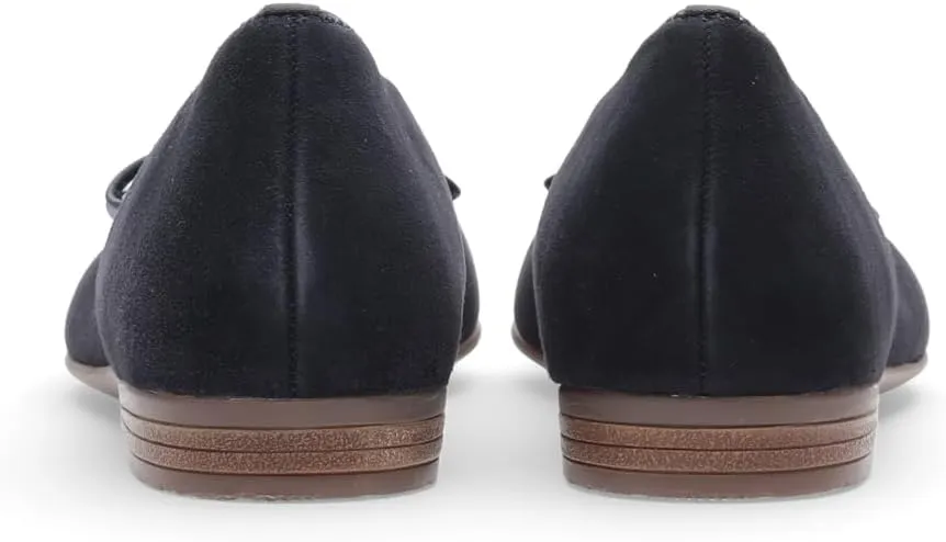 ARA Women's Closed Toe Ballet Flats