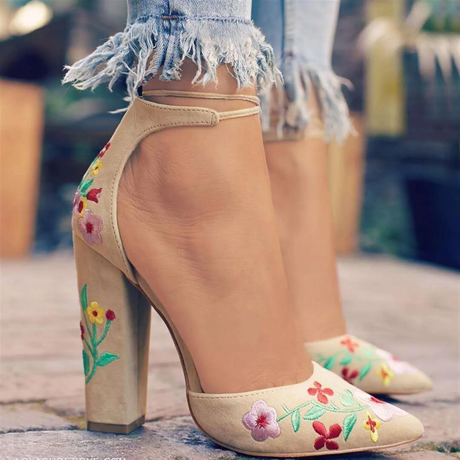 Pointed Toe Floral Embroidered Backless High Heel Fashion Slip On Ankle Strap Chunky Heels Shoe Boho Single Pumps Sandals for Dinner Party Bridesmaids