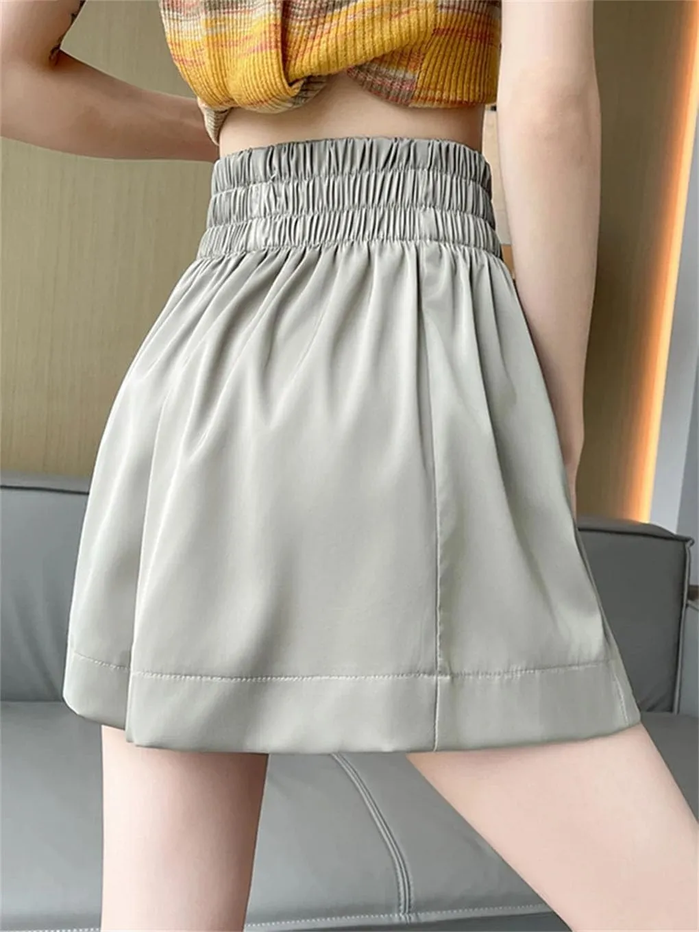 Women's Solid Color Thin Pockets Shorts Elastic Waist Loose Simple Casual Shorts